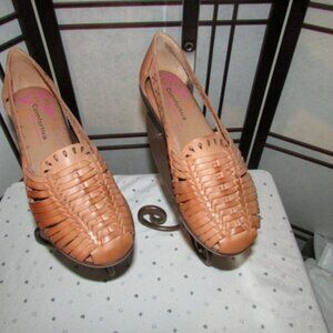 Comfortiva Huarachae Leather Sandals Size 7.5 womens